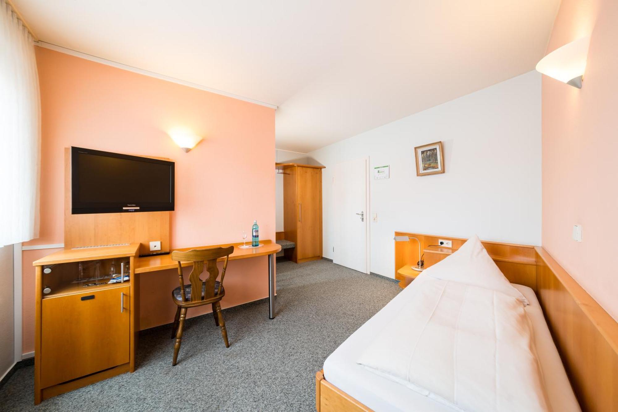Hotel Restaurant Vater Rhein Woerth am Rhein Rom bilde